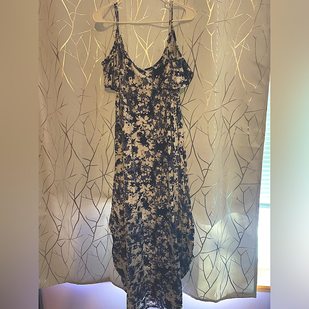 Blue and white tie dye maxi dress with peekaboo shoulders and pockets size 2X